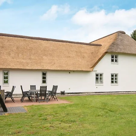 Luxury Retreat With Hot Tub - By Traum Грам