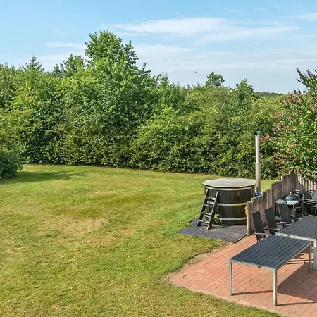 Luxury Retreat With Hot Tub - By Traum 펜션 Gram