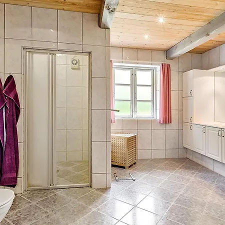 Luxury Retreat With Hot Tub - By Traum *