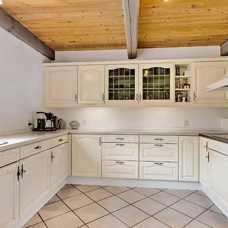 Дом отдыха Luxury Retreat With Hot Tub - By Traum